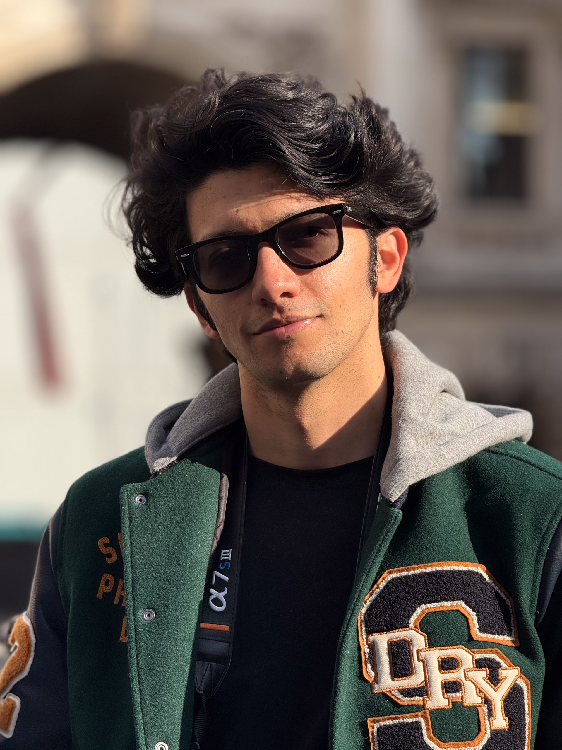 iPhone 16 Pro 5x portrait photo showcasing excellent color and dynamic range.