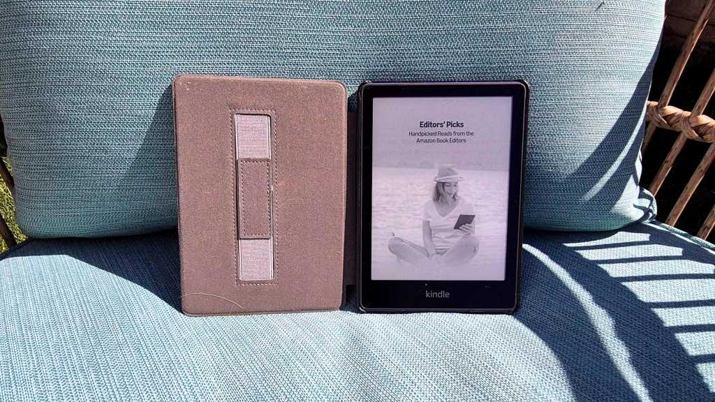 The $15 Kindle Case Upgrade That Transformed My Reading Comfort