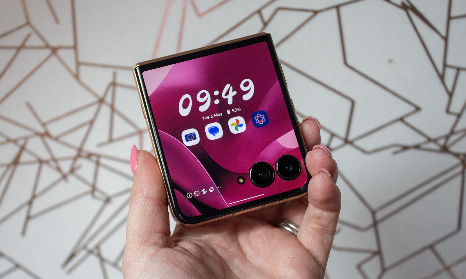 Motorola Razr Ultra 2025 showcasing its large foldable inner display and premium design, an alternative to the Razr 2025.