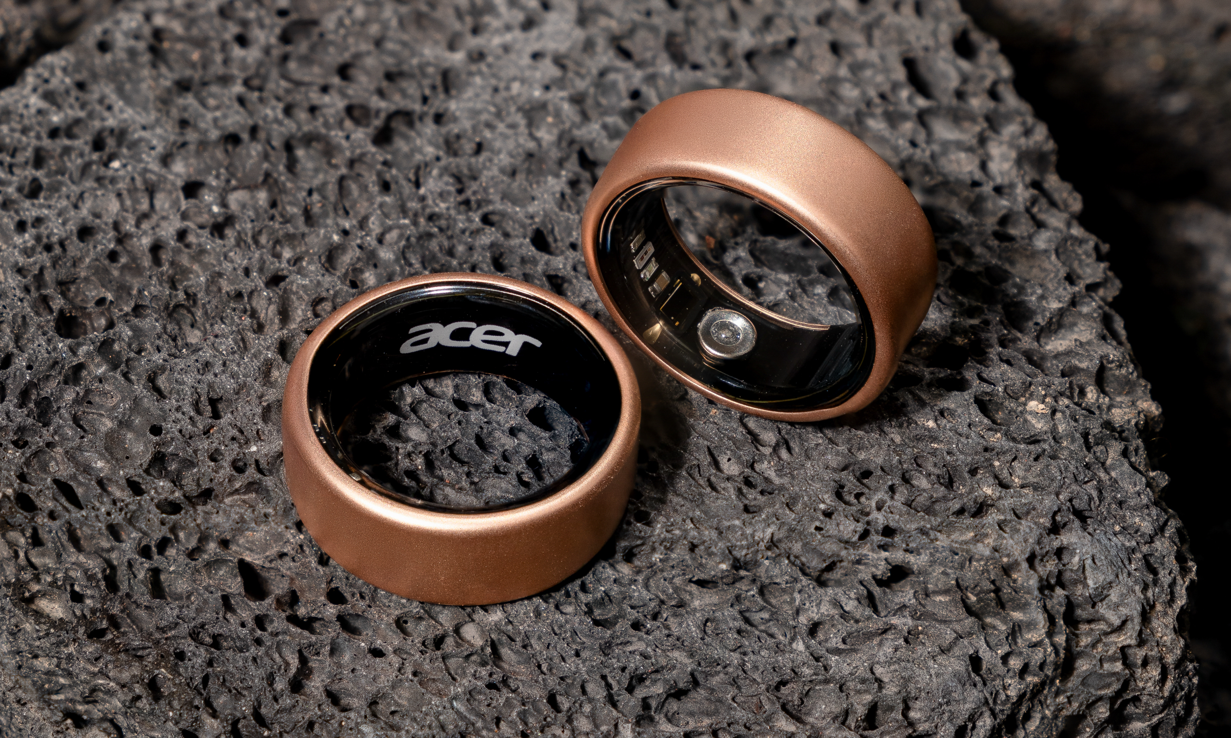 Acer FreeSense smart ring in rose gold color.