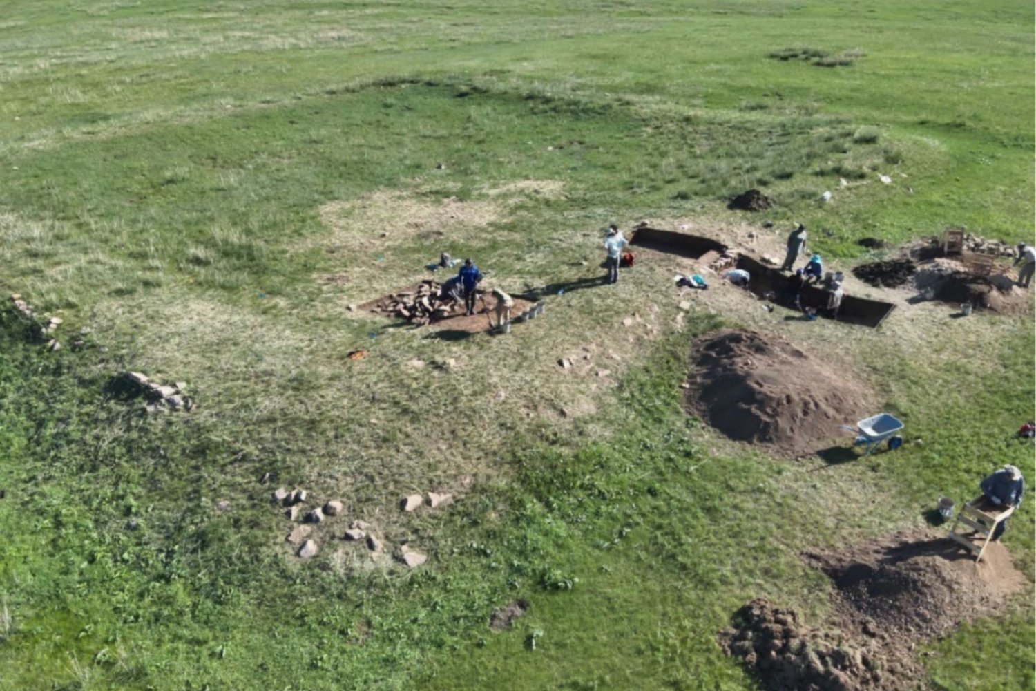 Archaeologists excavating a Jin Dynasty enclosure along the Medieval Wall System in Mongolia