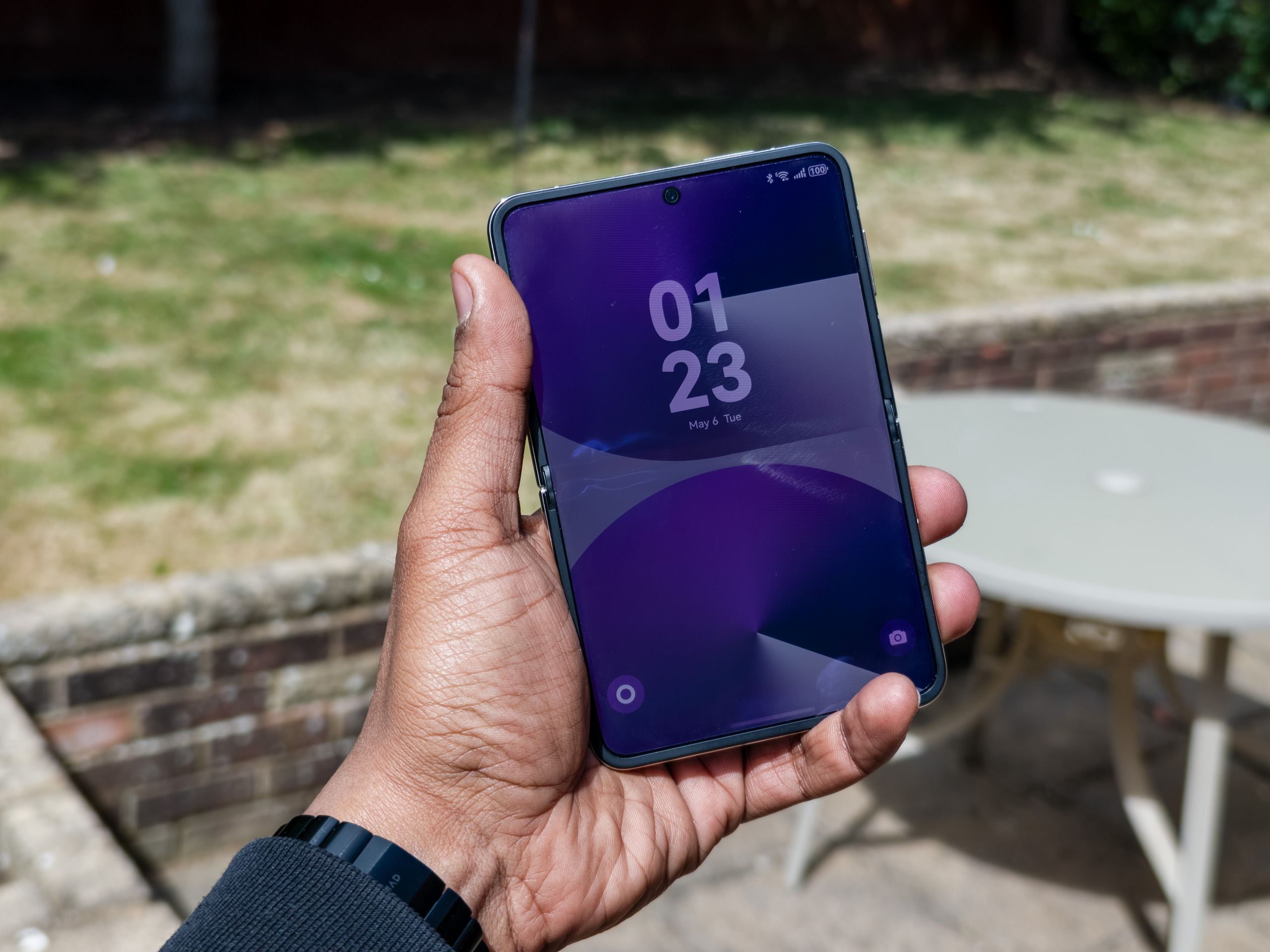 The main display on the Huawei Pura X running HarmonyOS Next when locked