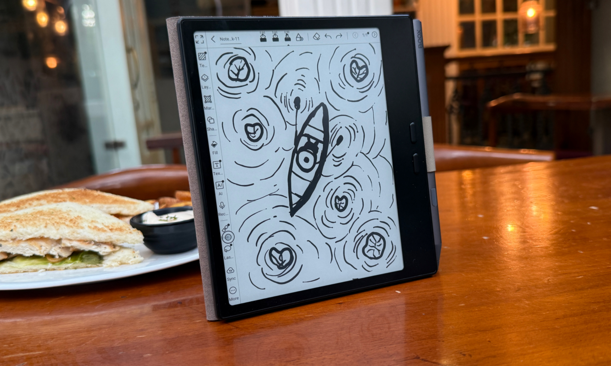 User drawing a diagram on the Boox Go 7 E Ink tablet using the note-taking app and stylus.