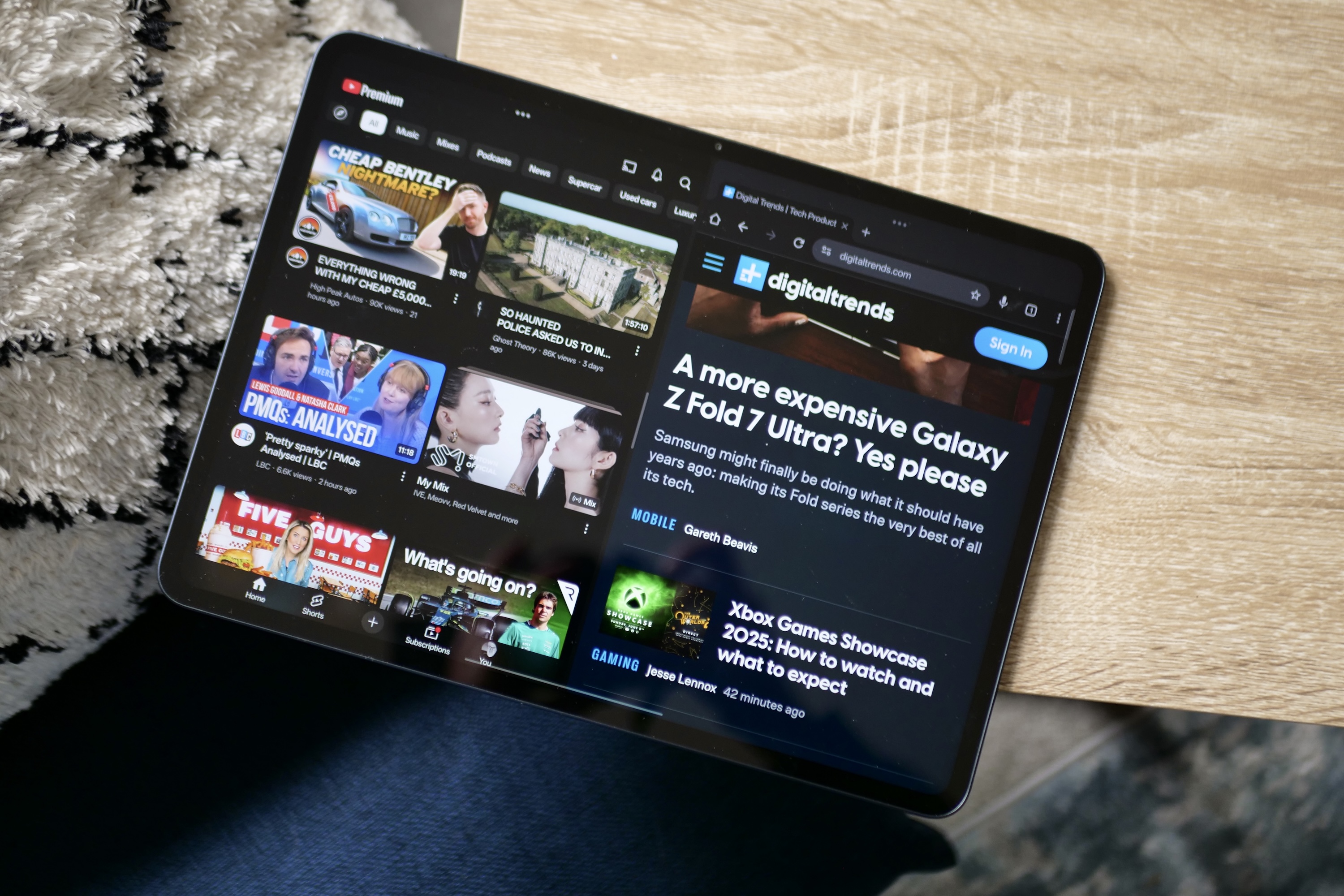 OnePlus Pad 3 demonstrating its split-screen multitasking feature with two apps open side-by-side.