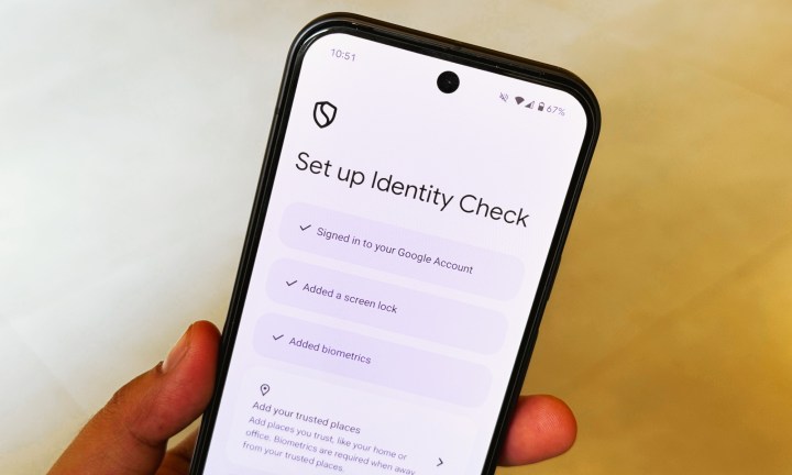 Android 16 Identity Check feature settings screen for enhanced phone security.