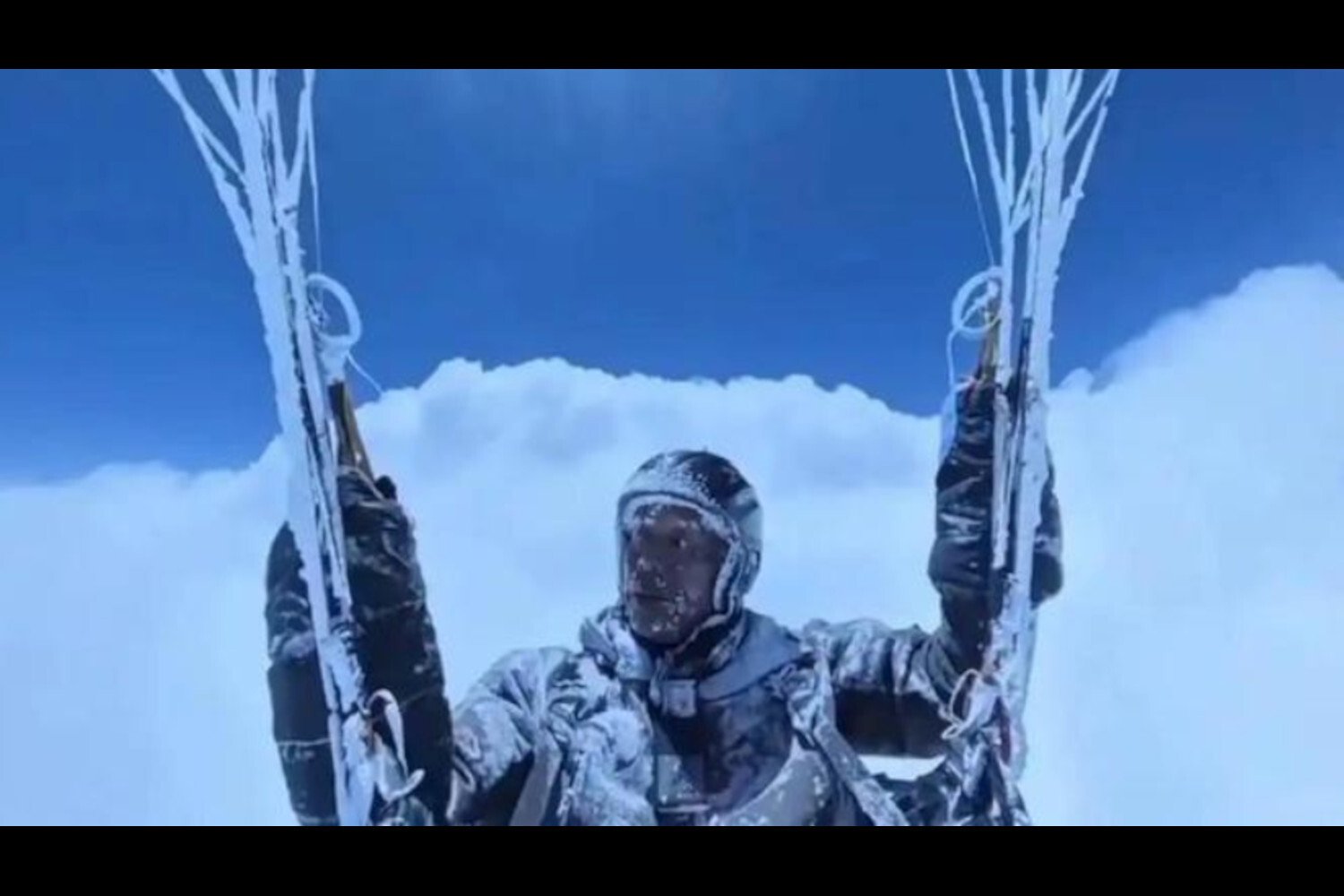 AI Suspected in Viral China Paraglider's Extreme Flight Video