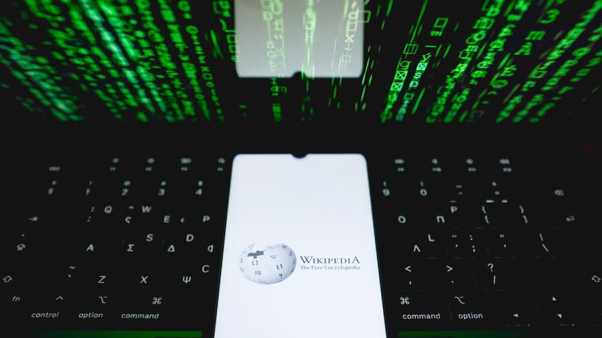 Wikipedia AI Experiment Halted After Fierce Editor Backlash